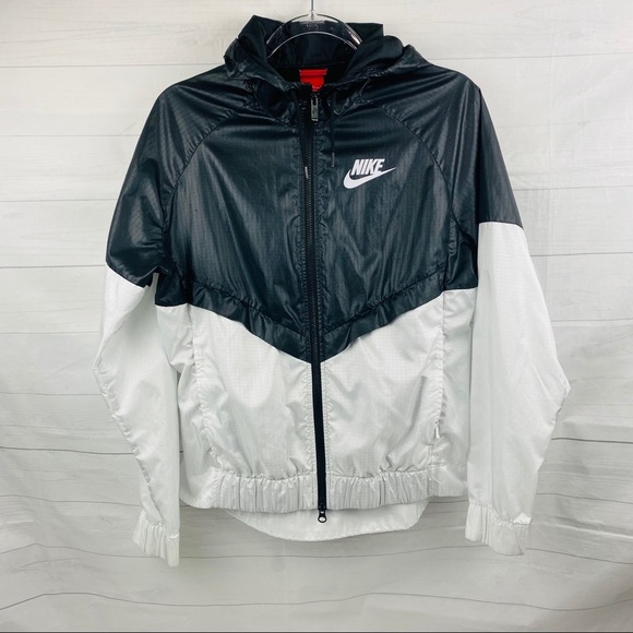 Nike Jackets & Blazers - Nike | Women’s light Weight Windbreaker